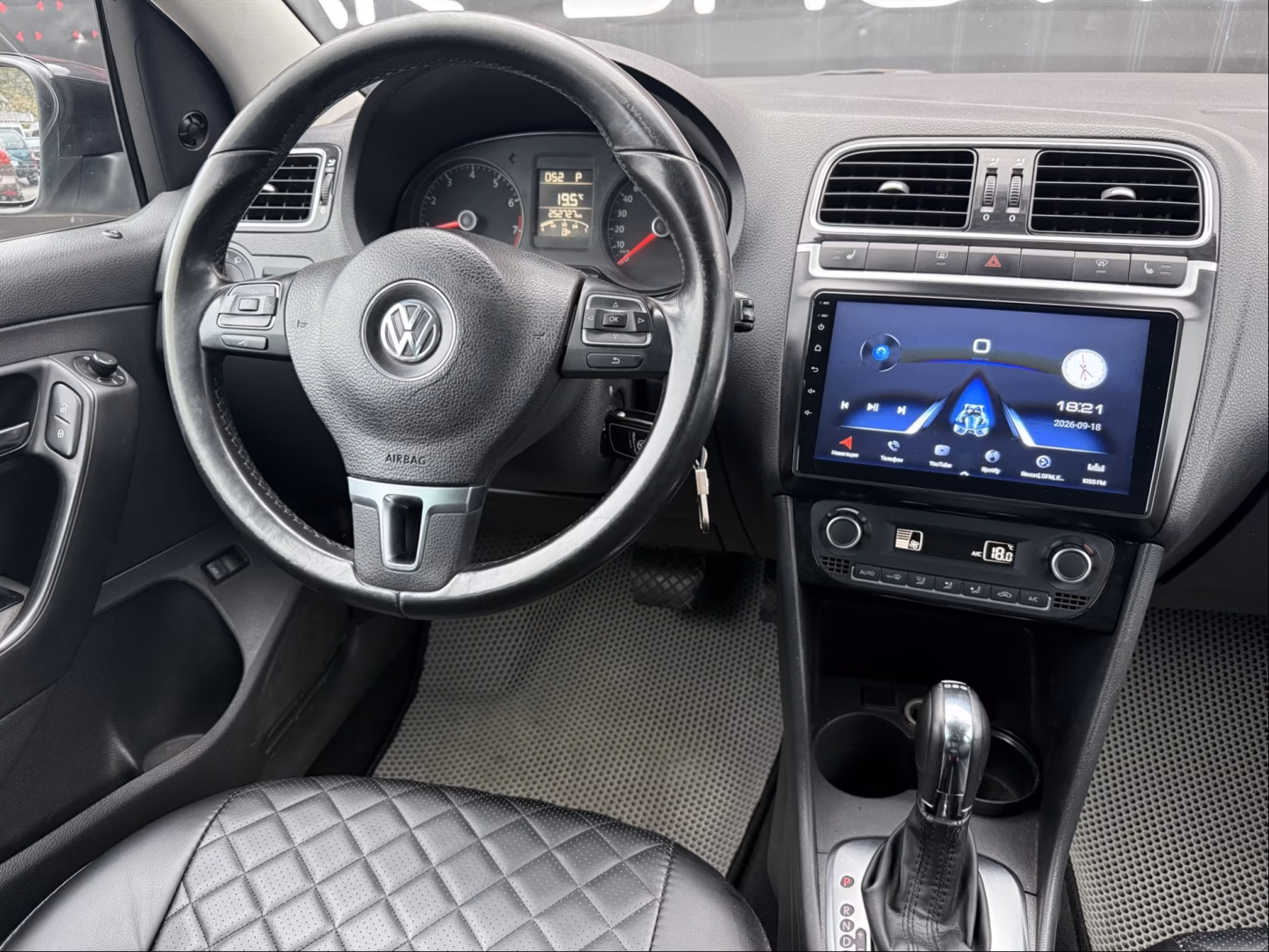 Volkswagen Polo Sedan фото 11