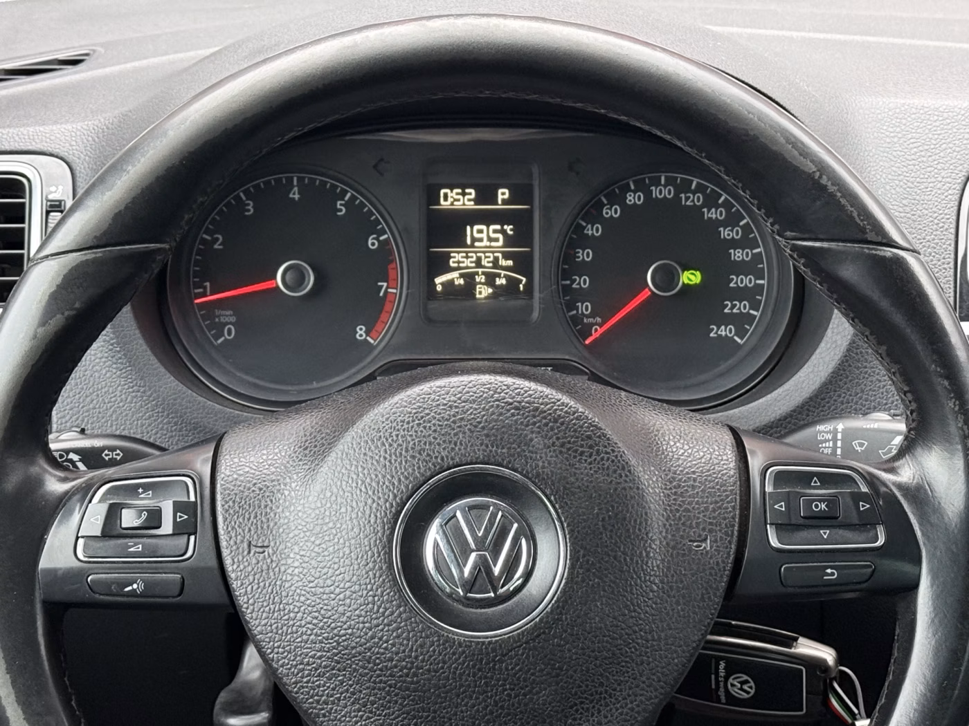Volkswagen Polo Sedan фото 13