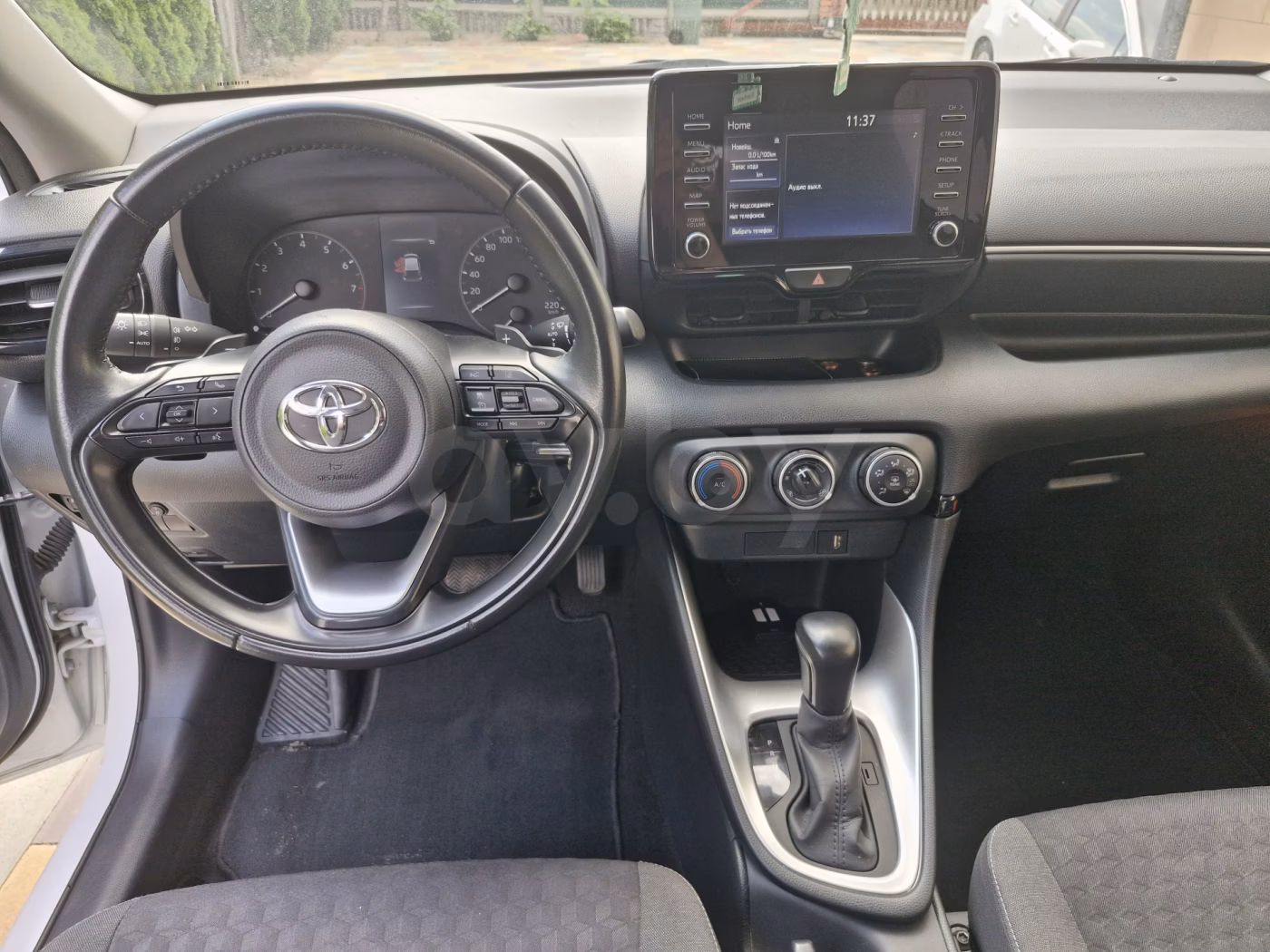 Toyota Yaris фото 5