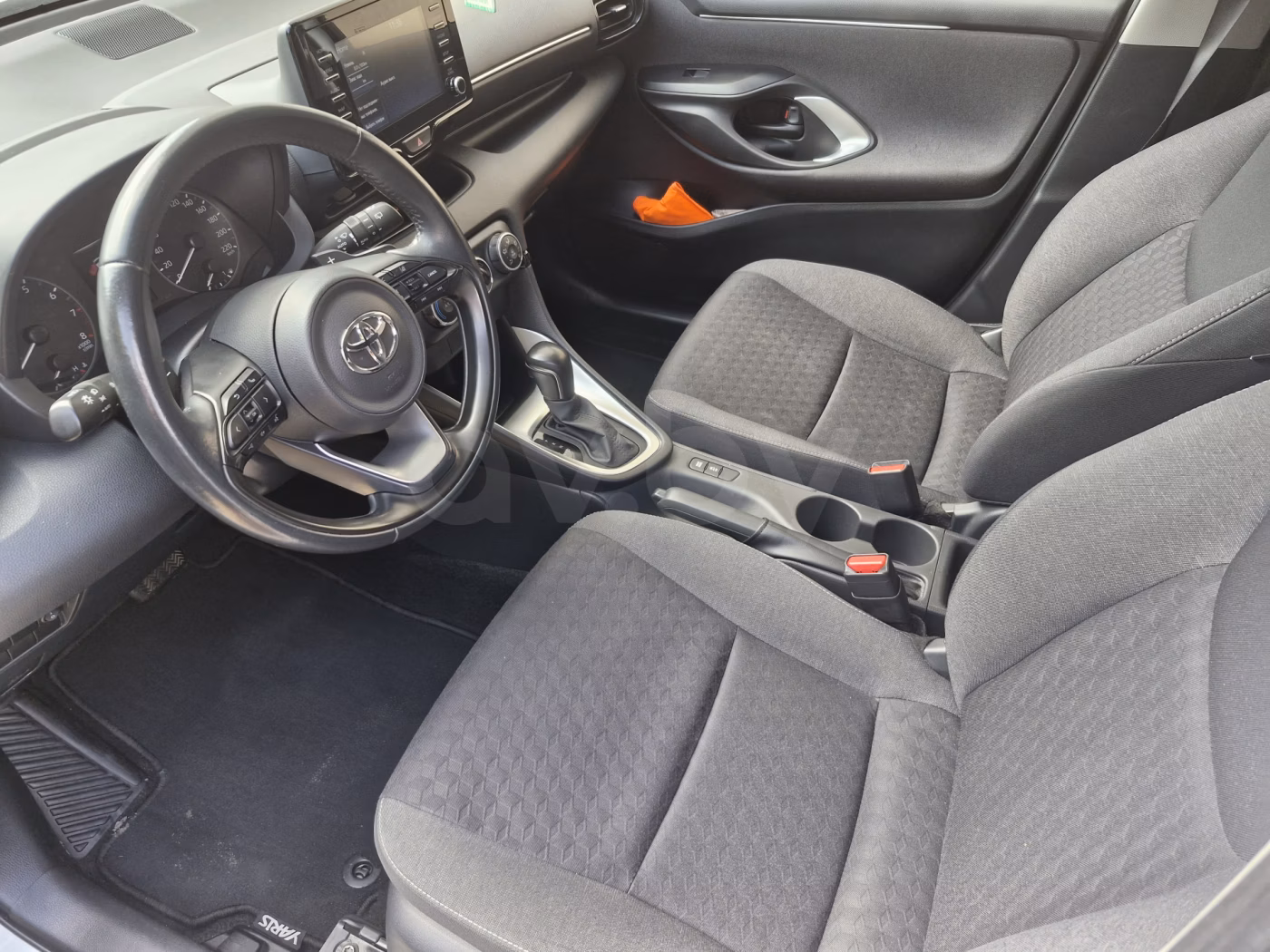 Toyota Yaris фото 7