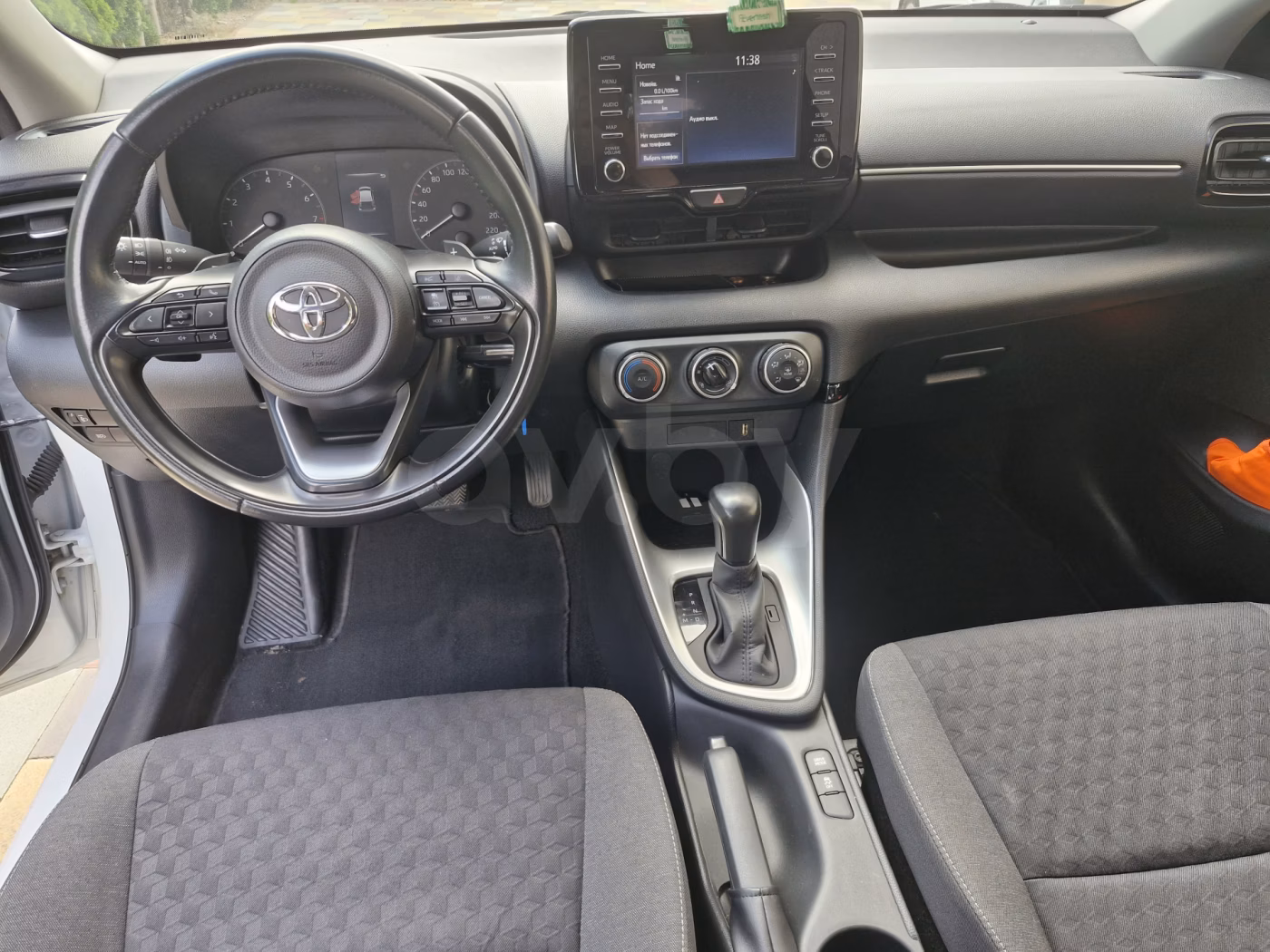 Toyota Yaris фото 9