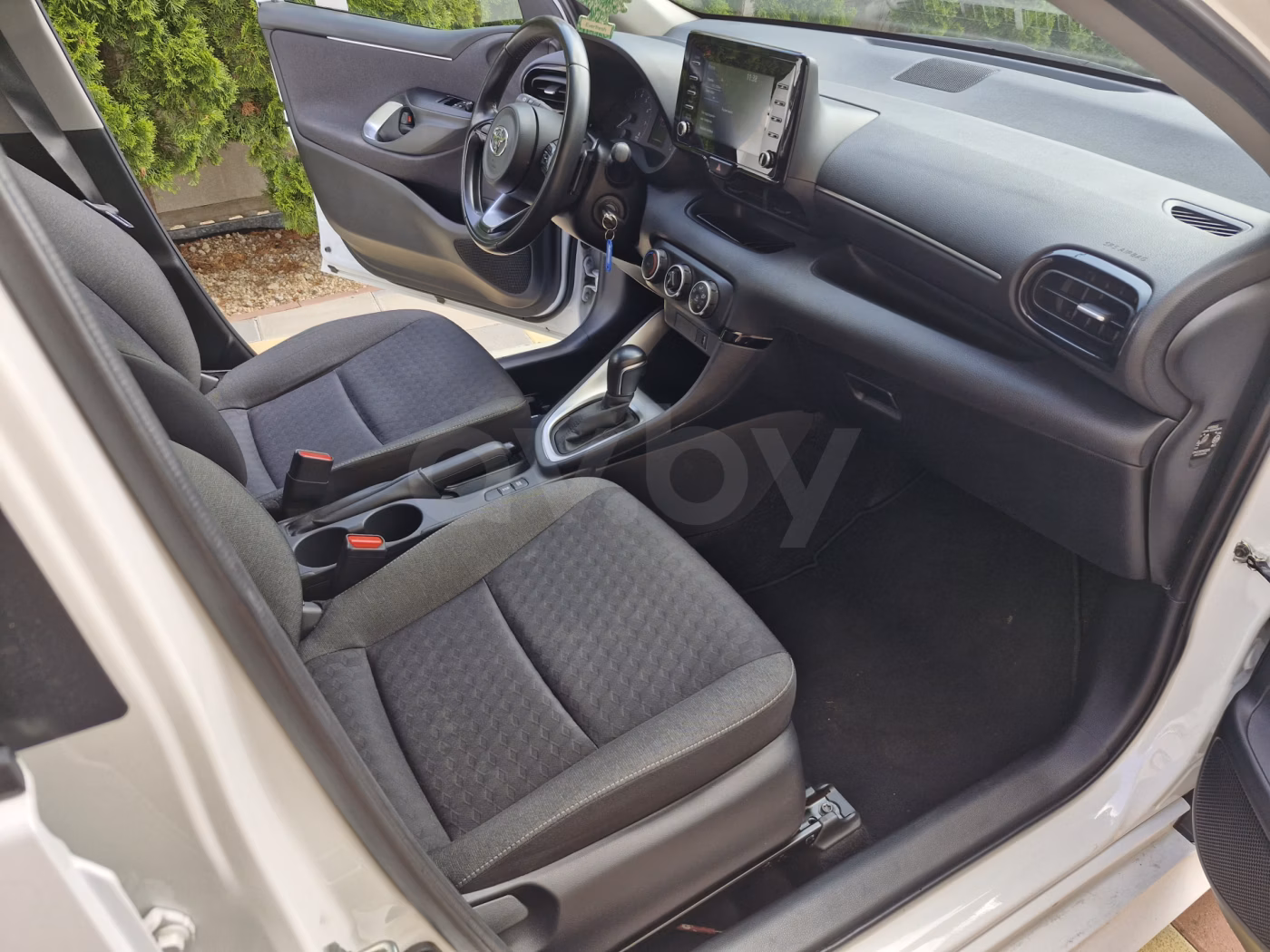 Toyota Yaris фото 10