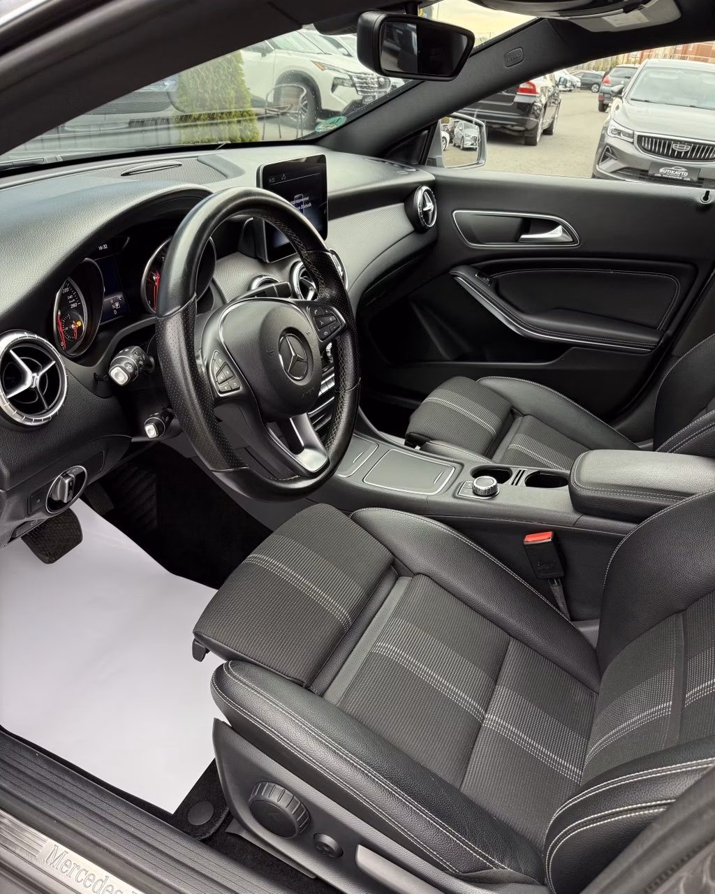Mercedes-Benz CLA фото 11