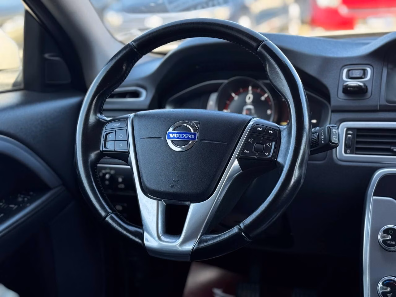 Volvo V70 фото 10