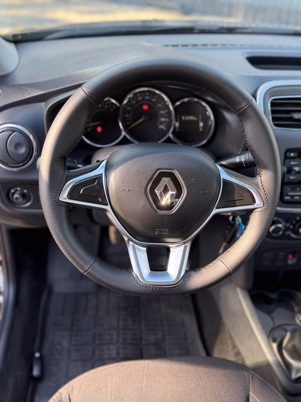 Renault Logan Stepway фото 12