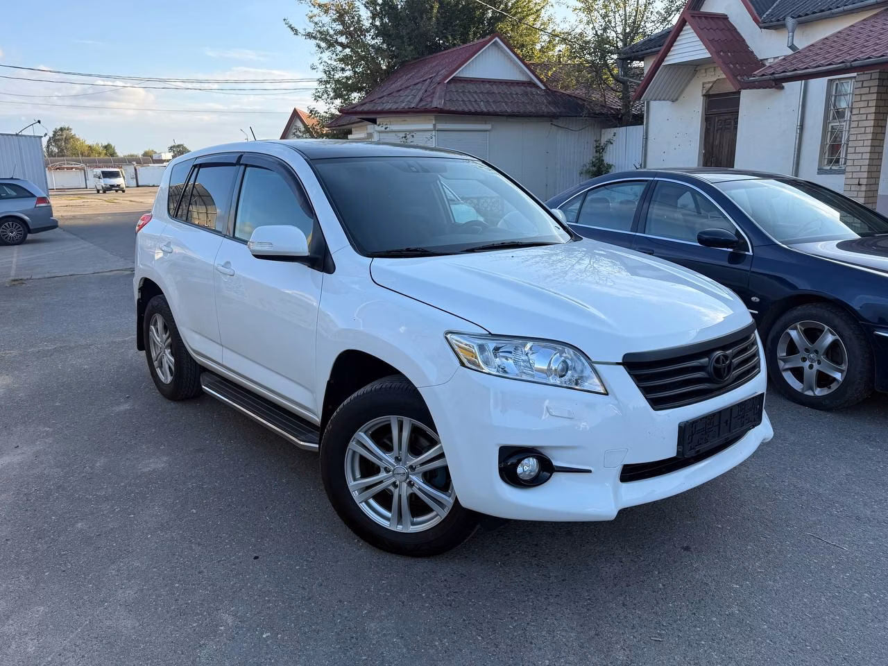 Toyota RAV4 фото 3
