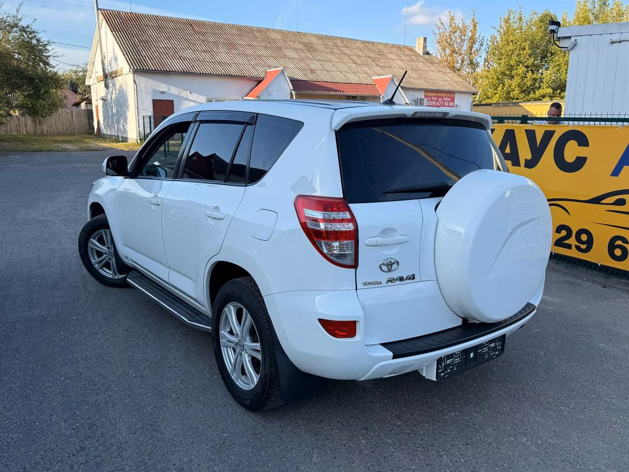Toyota RAV4 фото 5