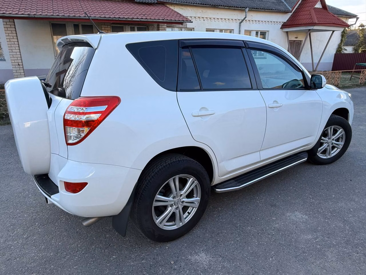 Toyota RAV4 фото 7