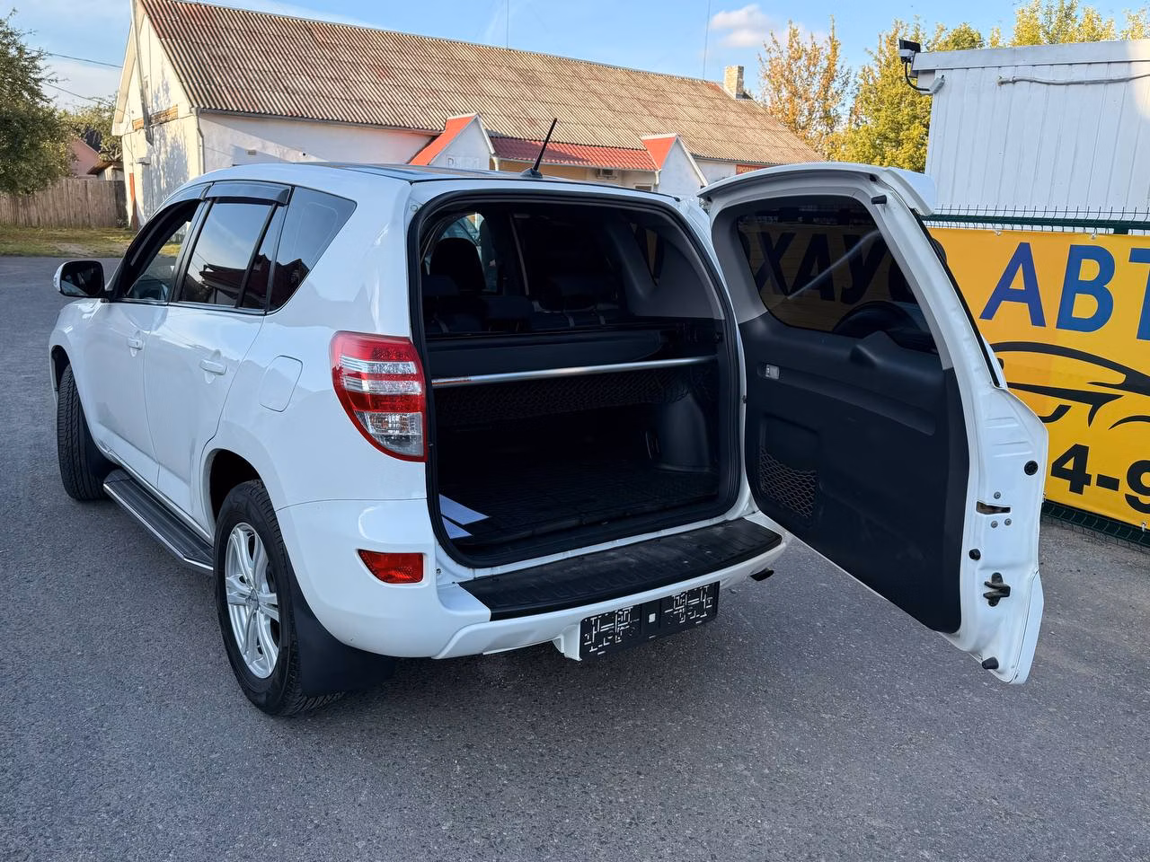 Toyota RAV4 фото 8