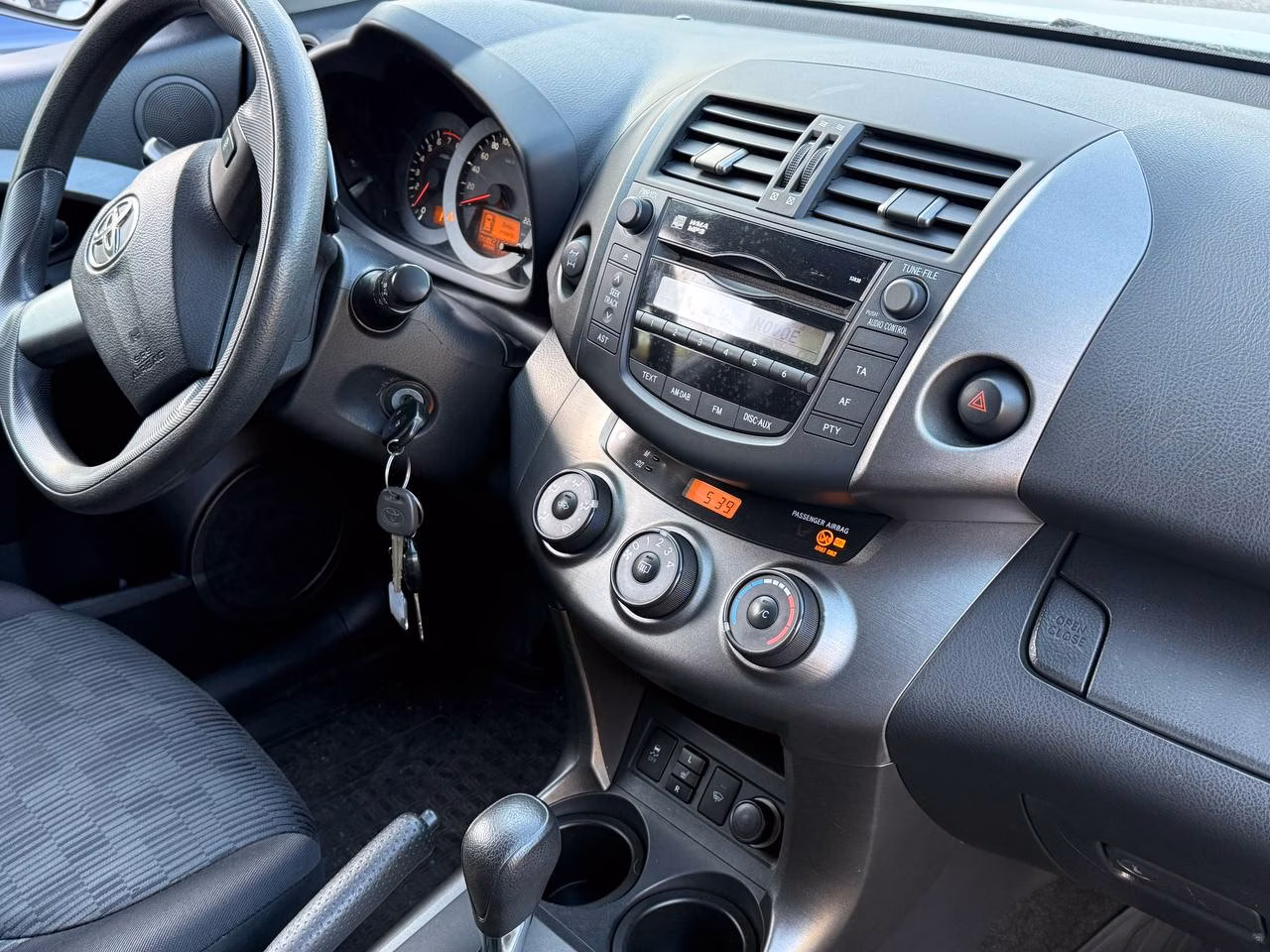 Toyota RAV4 фото 9