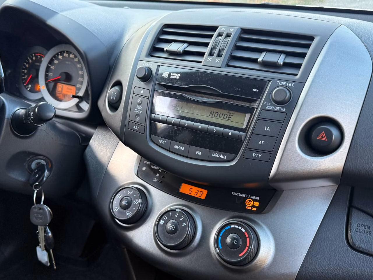 Toyota RAV4 фото 11
