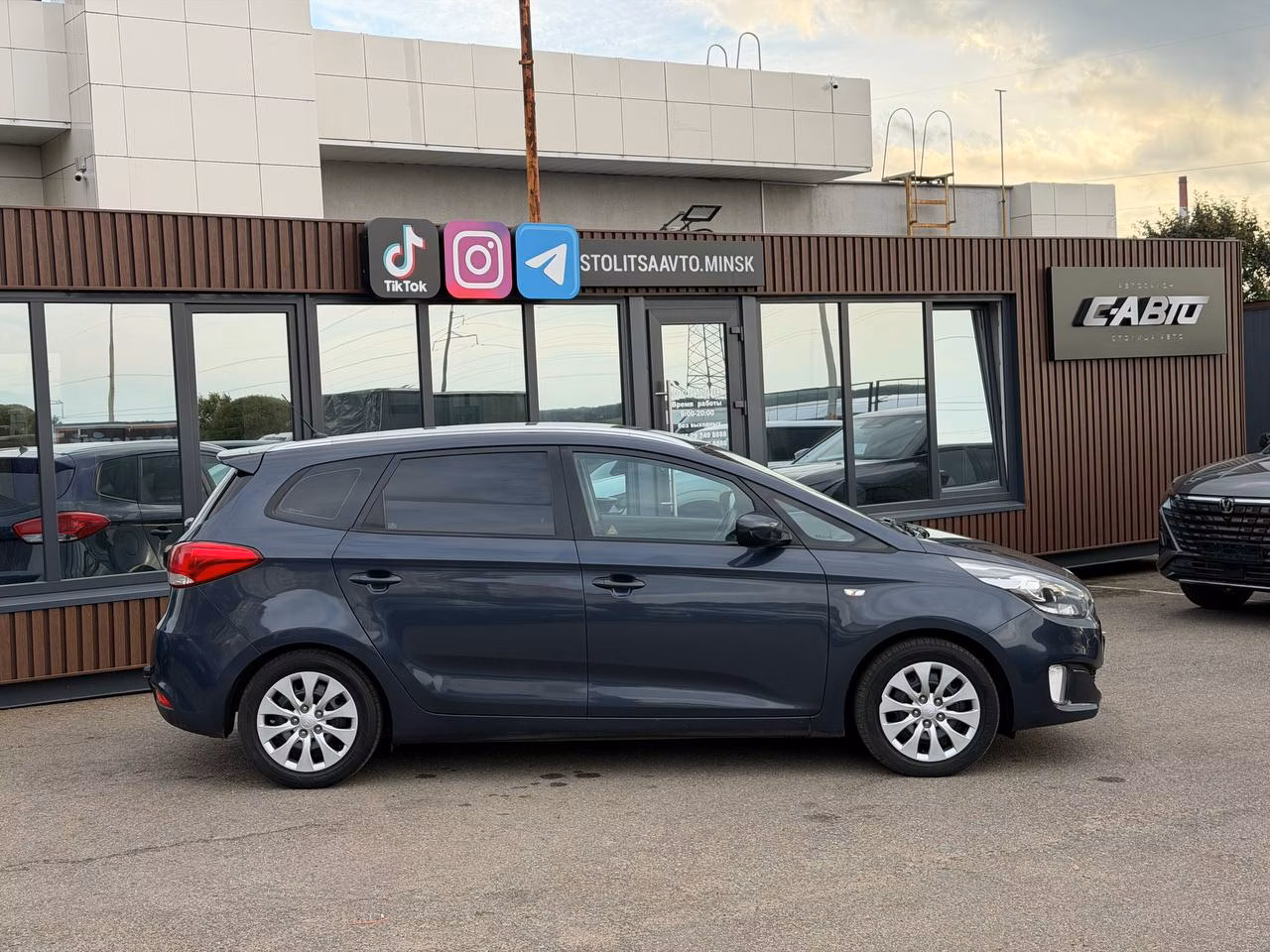 Kia Carens фото 3