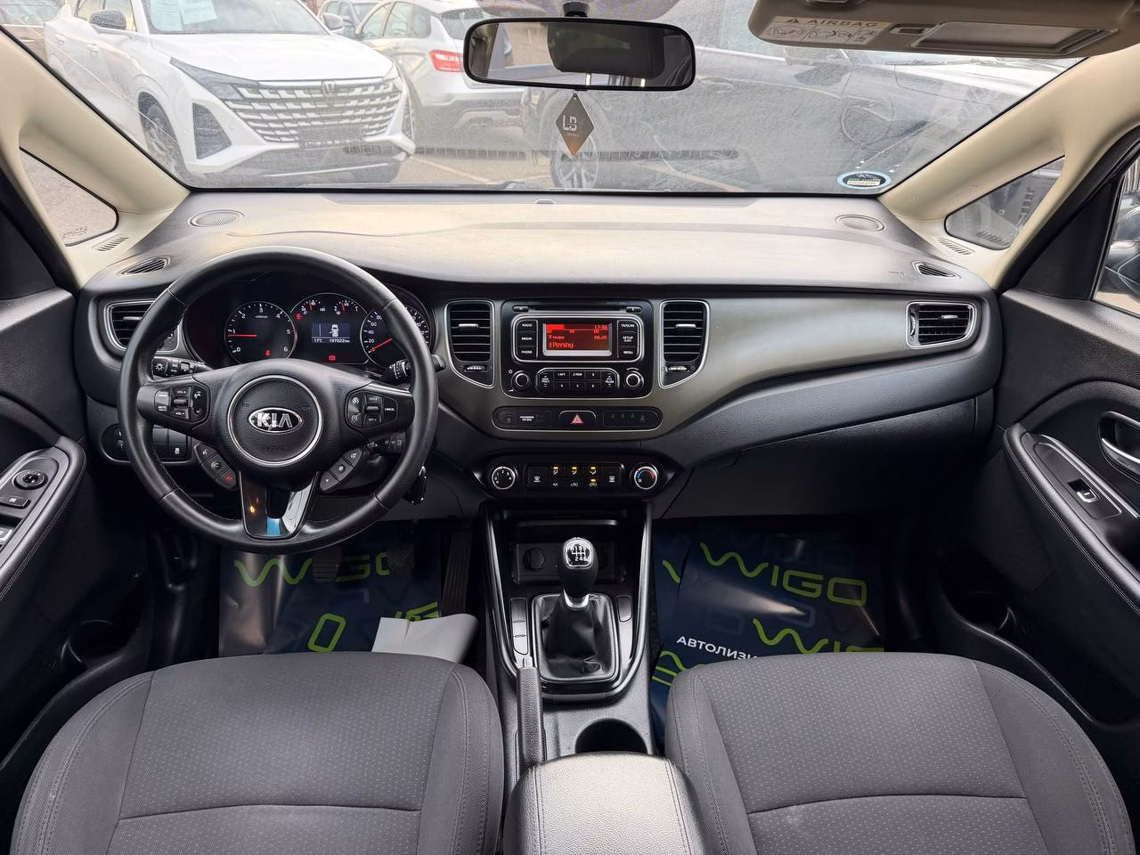 Kia Carens фото 10