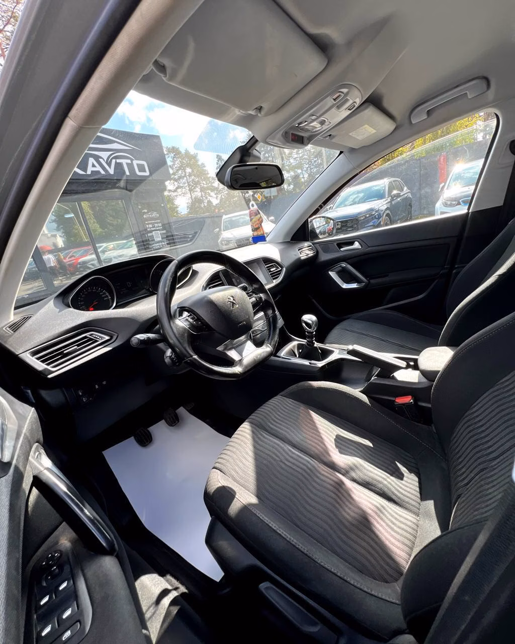 Peugeot 308 фото 8
