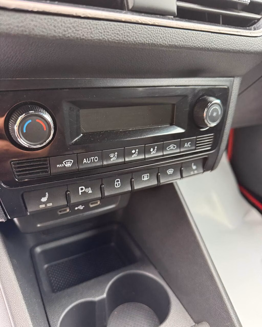 Volkswagen Polo Sedan фото 13