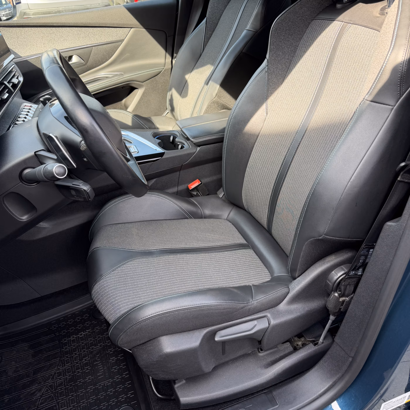 Peugeot 5008 фото 12