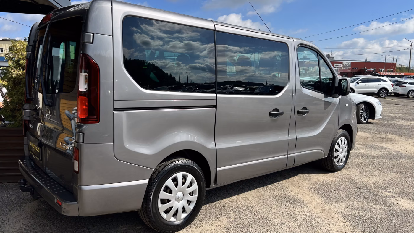 Opel Vivaro фото 7