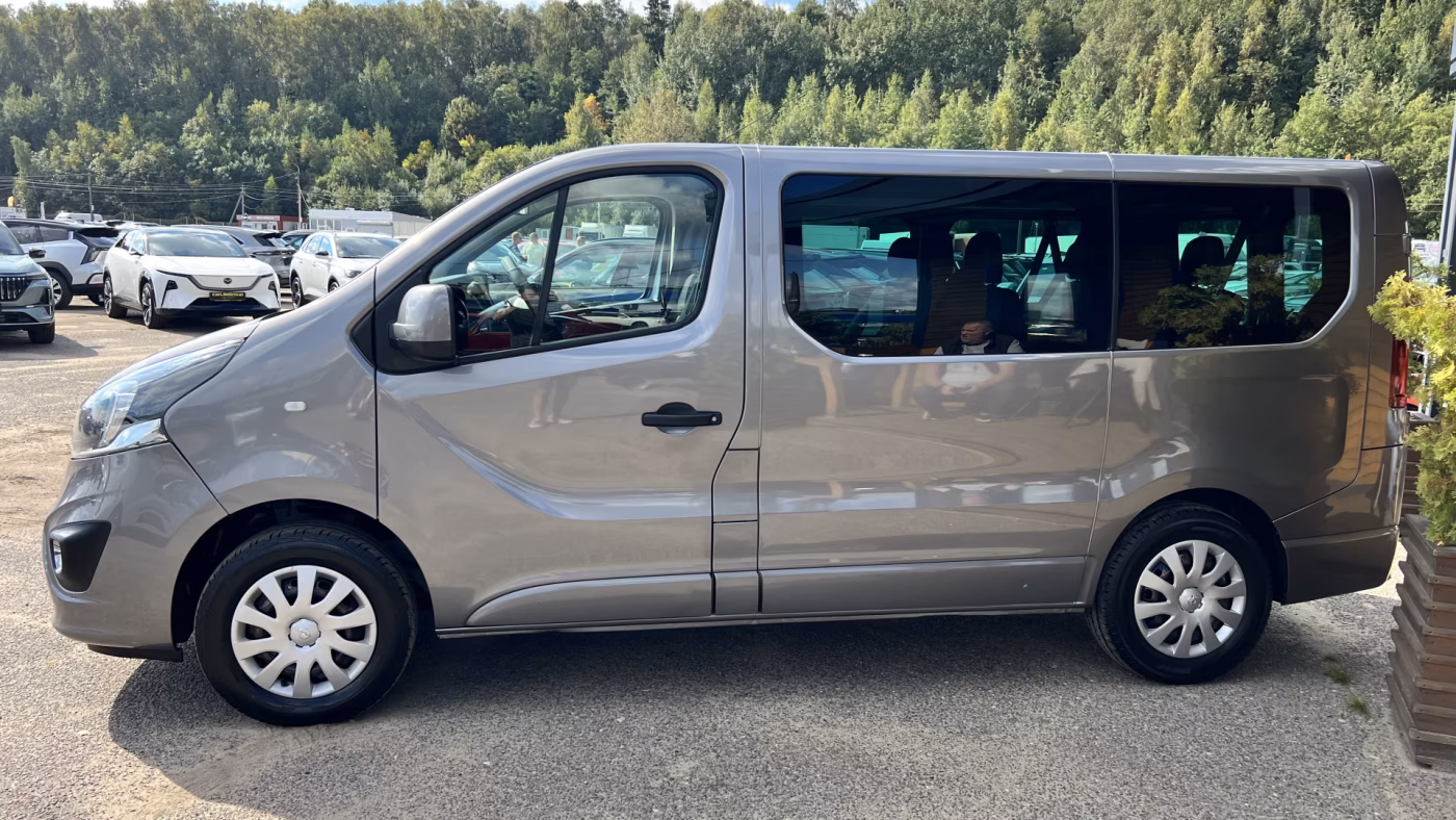 Opel Vivaro фото 8