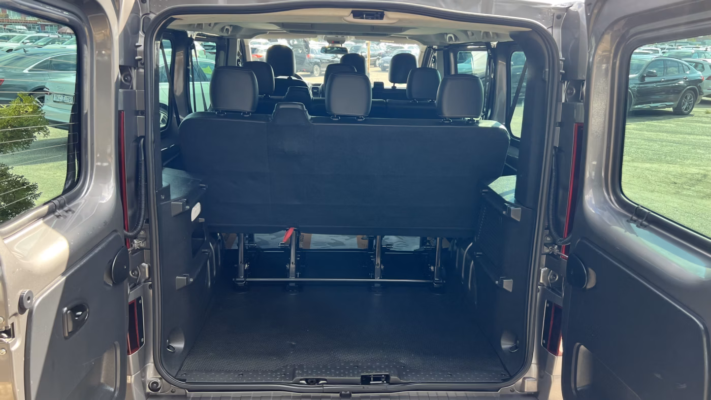Opel Vivaro фото 10