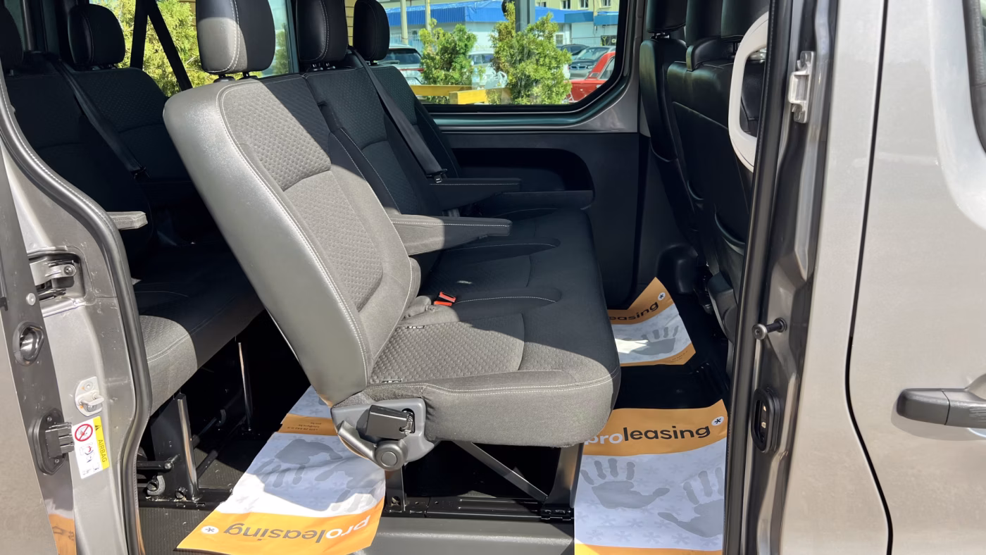 Opel Vivaro фото 12