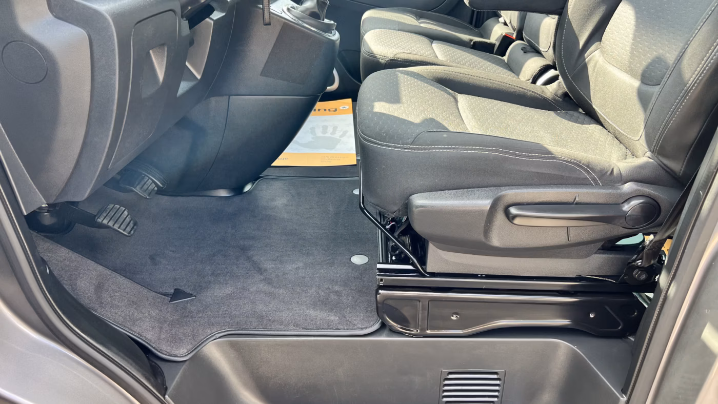 Opel Vivaro фото 15