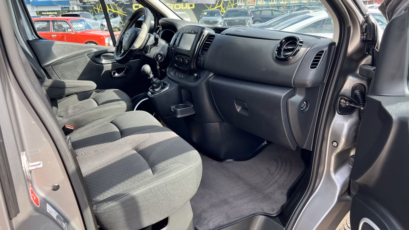 Opel Vivaro фото 18