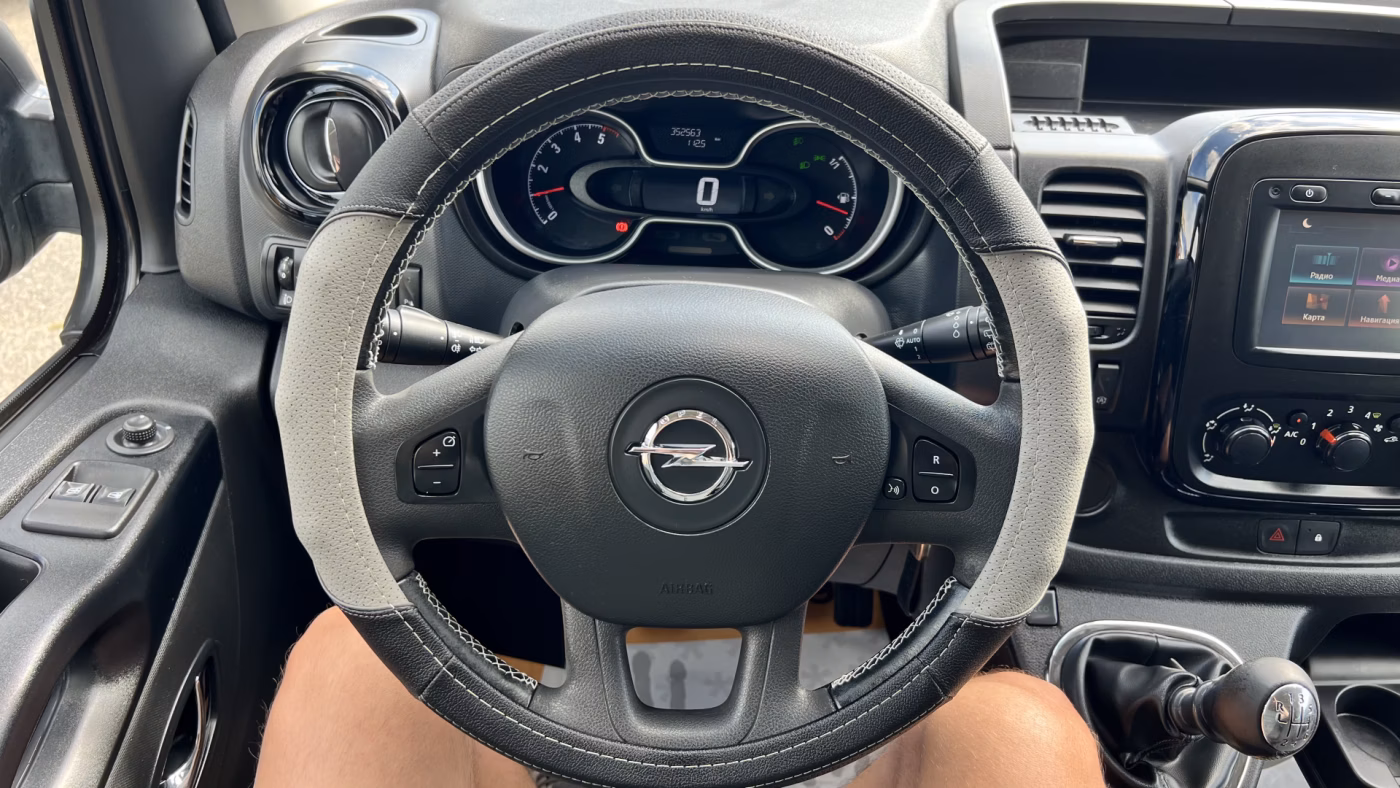 Opel Vivaro фото 20