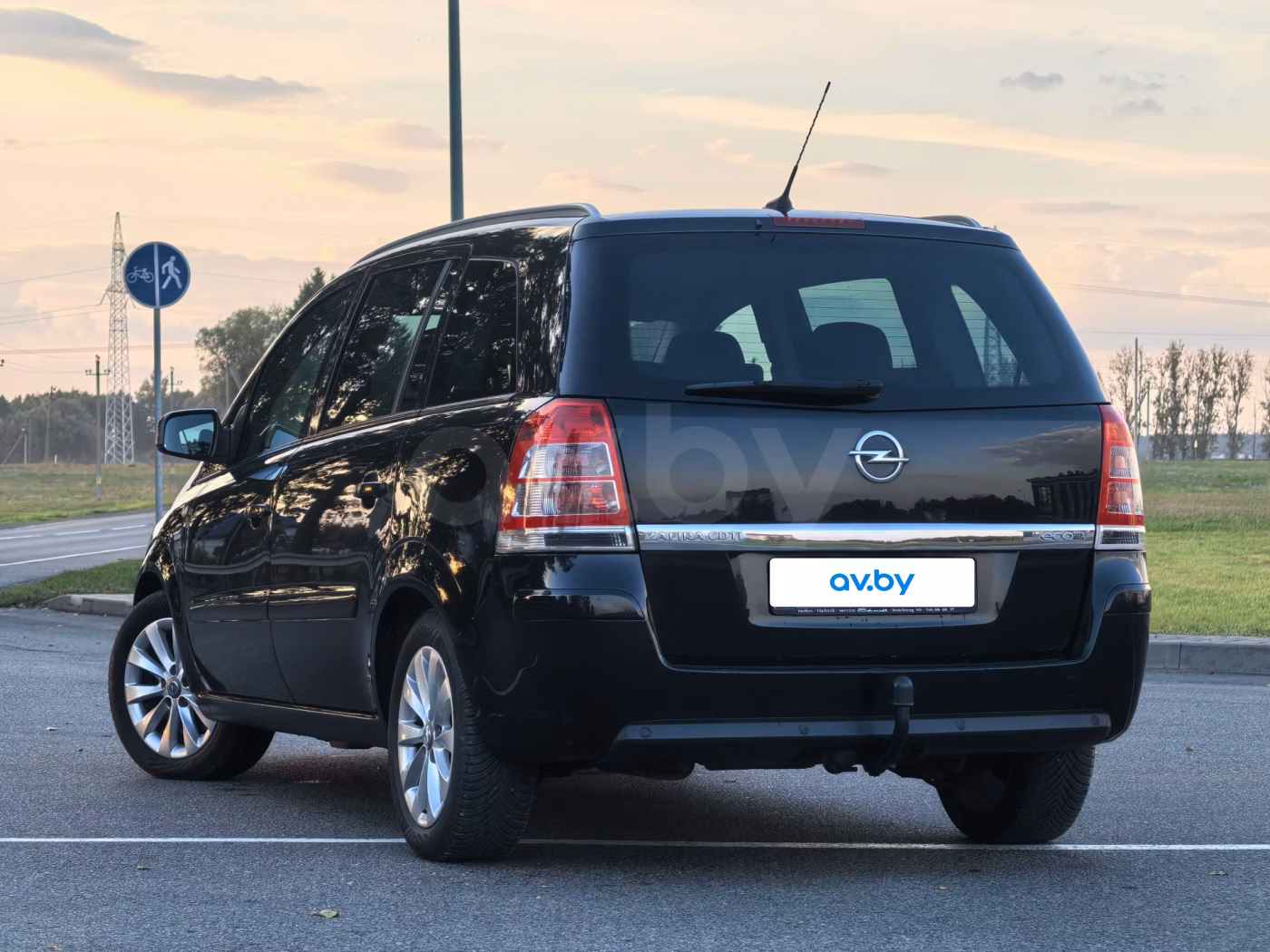 Opel Zafira фото 2