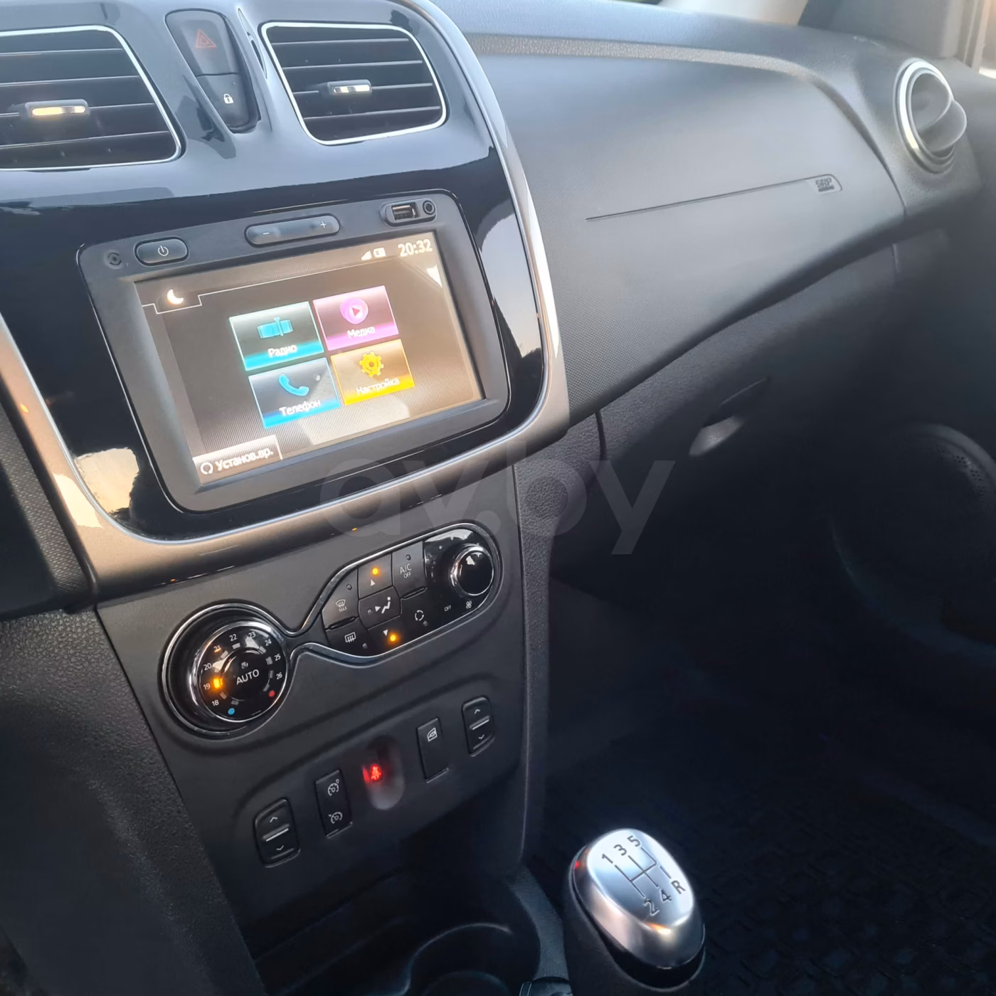 Renault Logan Stepway фото 8