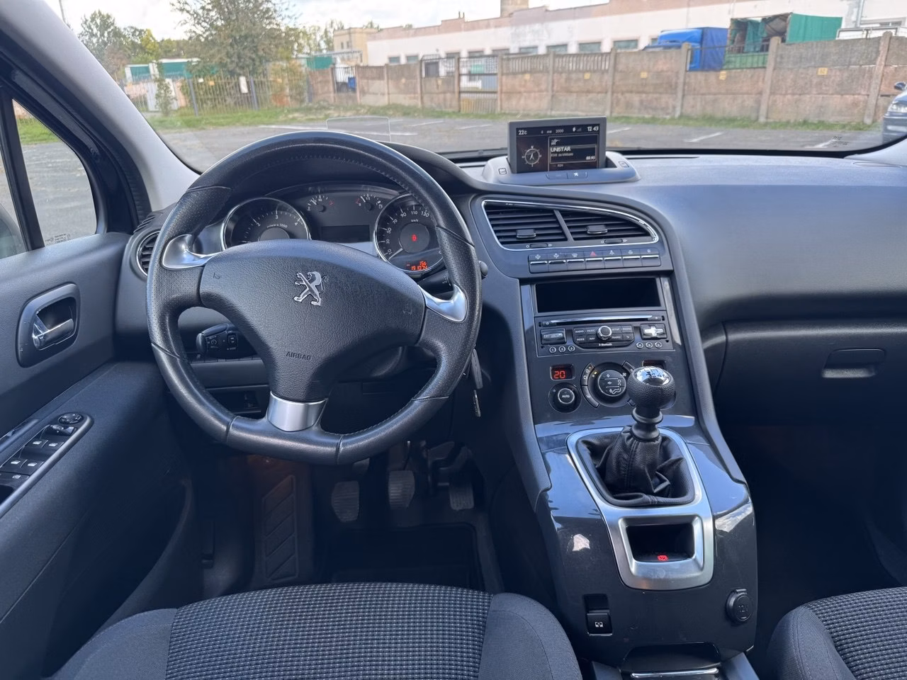 Peugeot 5008 фото 9