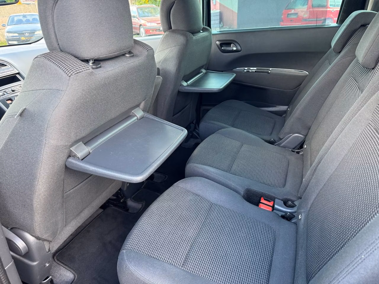 Peugeot 5008 фото 10