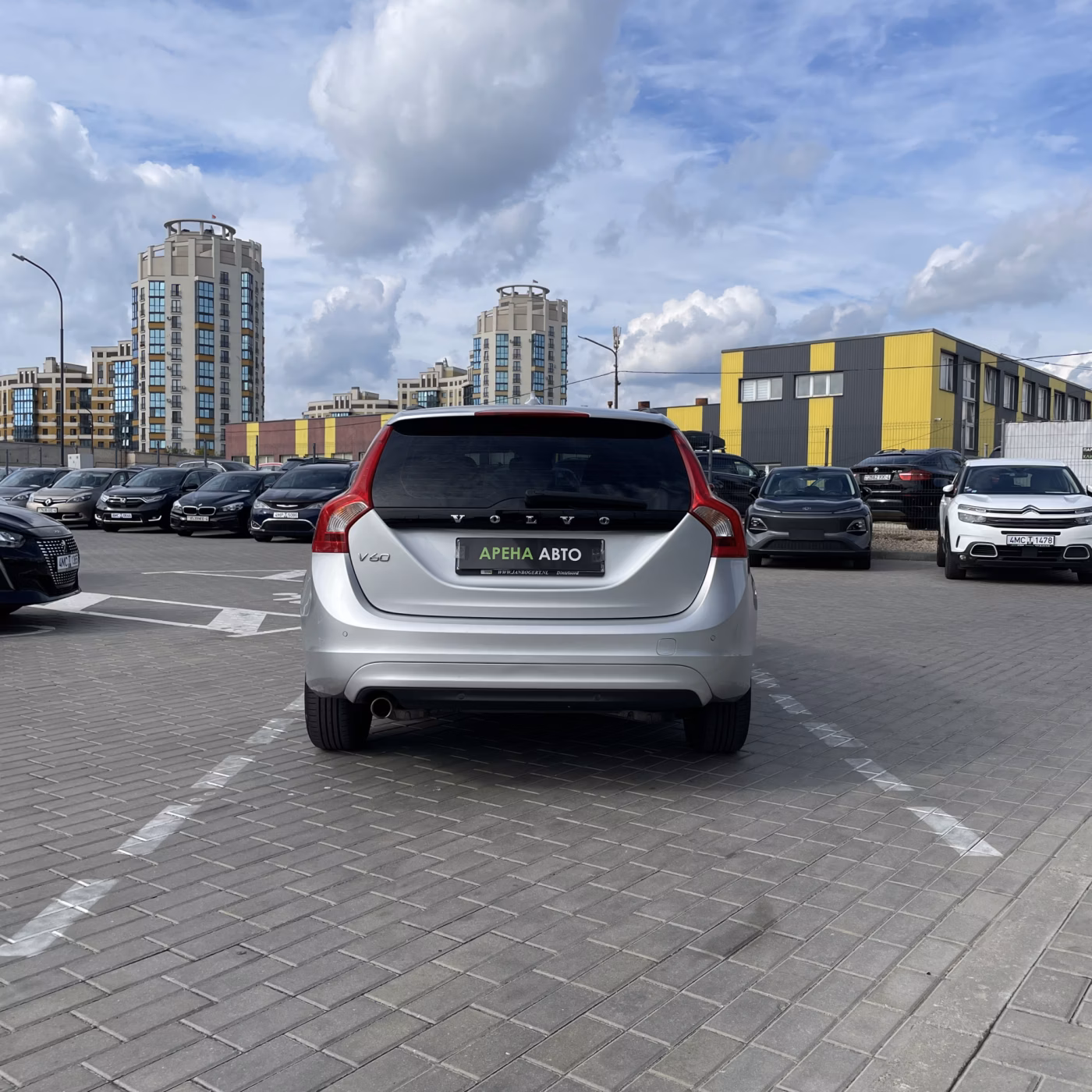 Volvo V60 фото 5