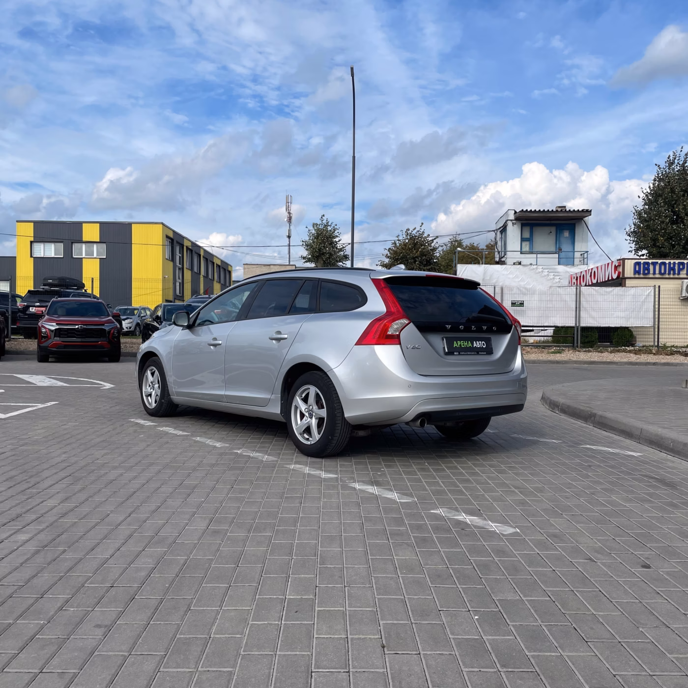 Volvo V60 фото 6