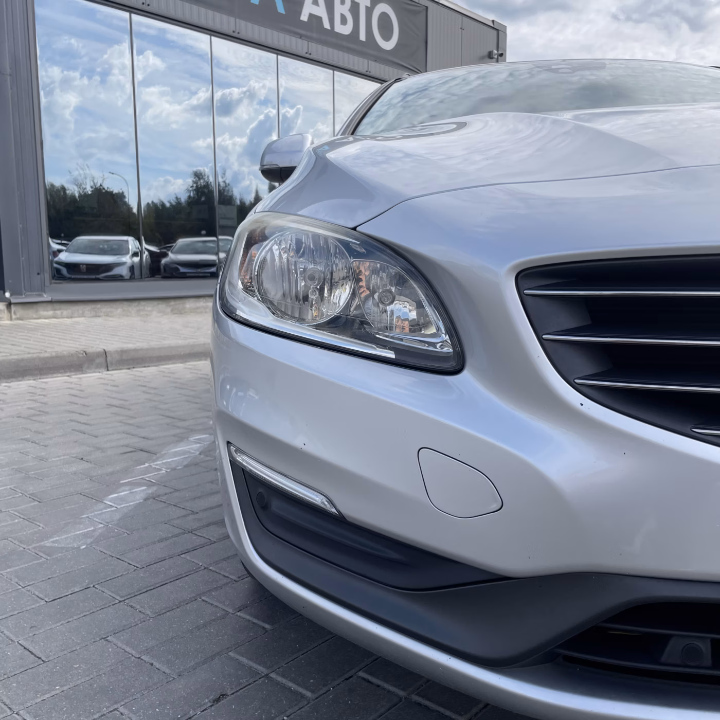 Volvo V60 фото 9