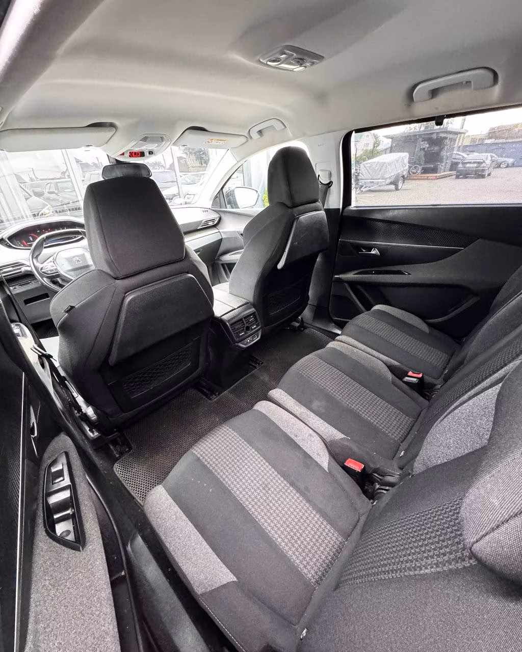 Peugeot 5008 фото 9