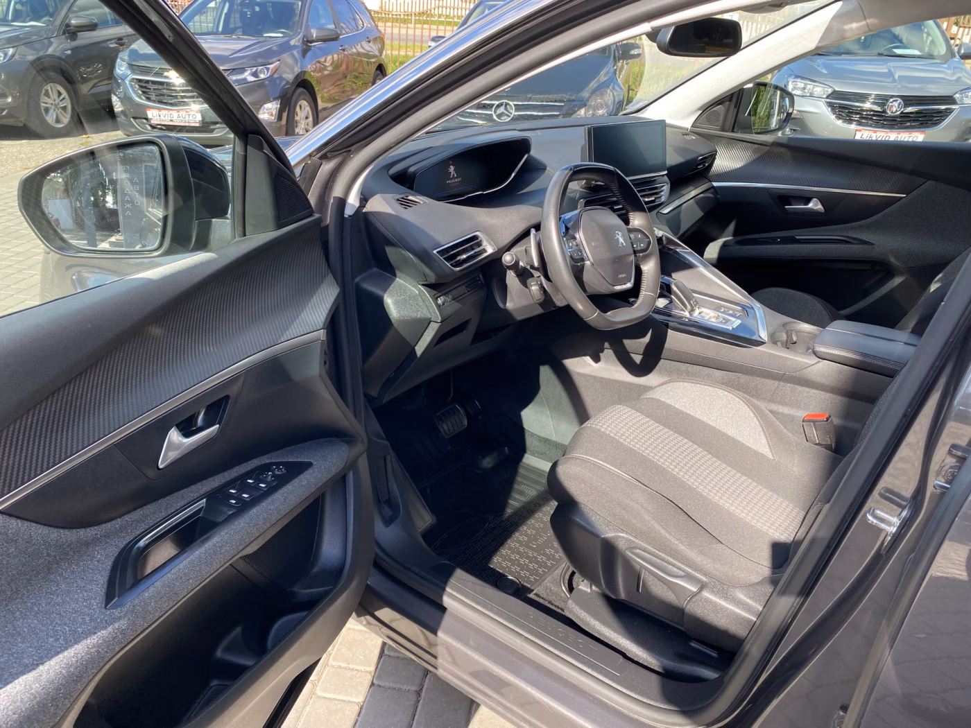 Peugeot 5008 фото 16