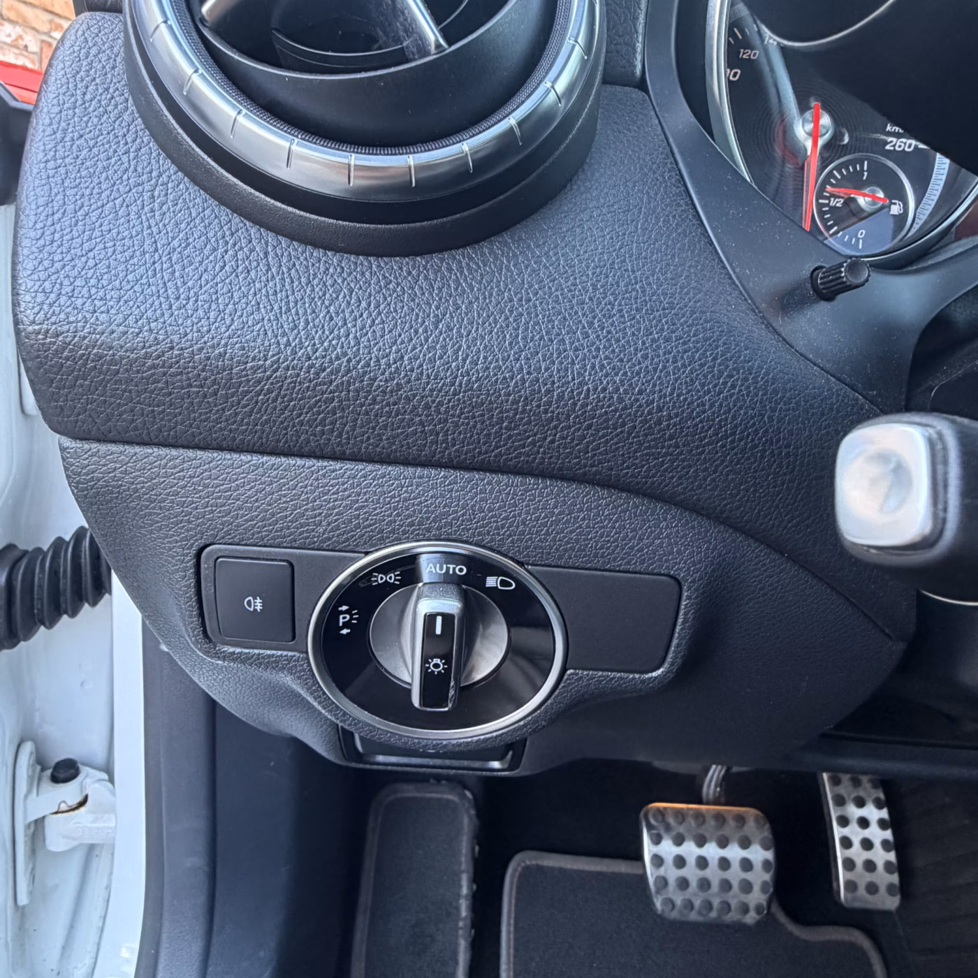 Mercedes-Benz CLA фото 12