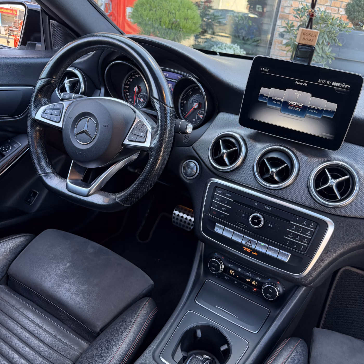 Mercedes-Benz CLA фото 20