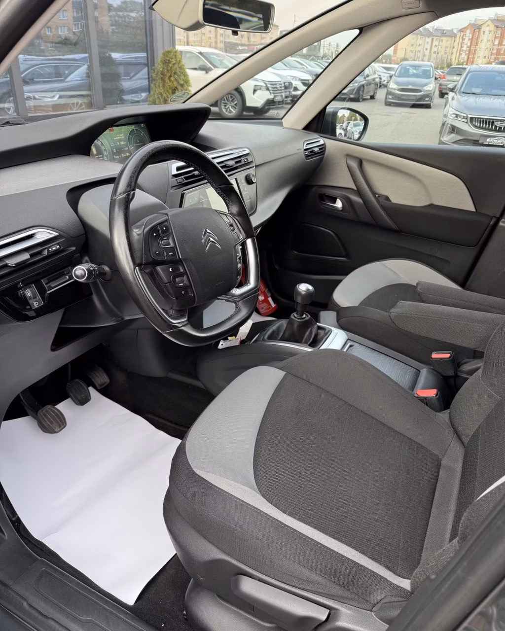 Citroen C4 Picasso фото 13