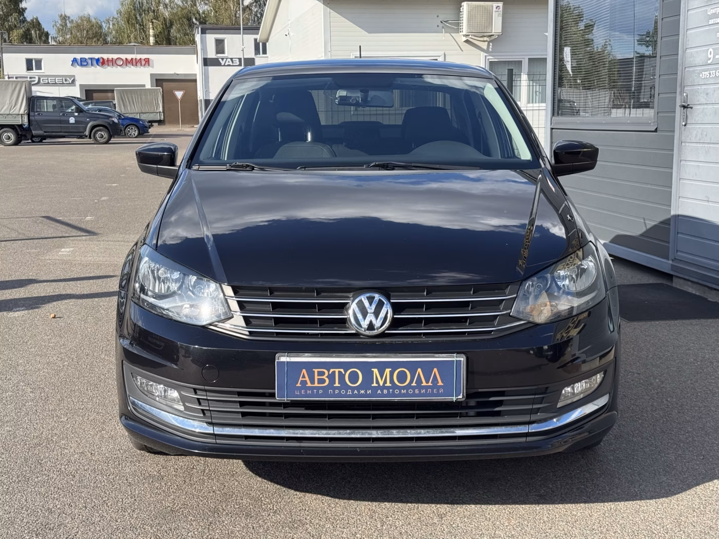 Volkswagen Polo Sedan фото 2
