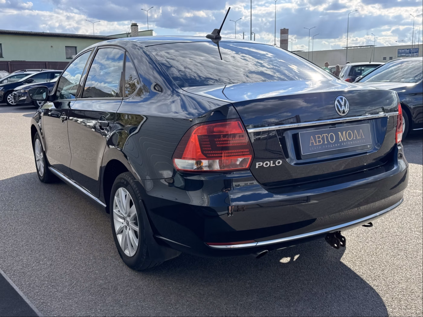 Volkswagen Polo Sedan фото 4