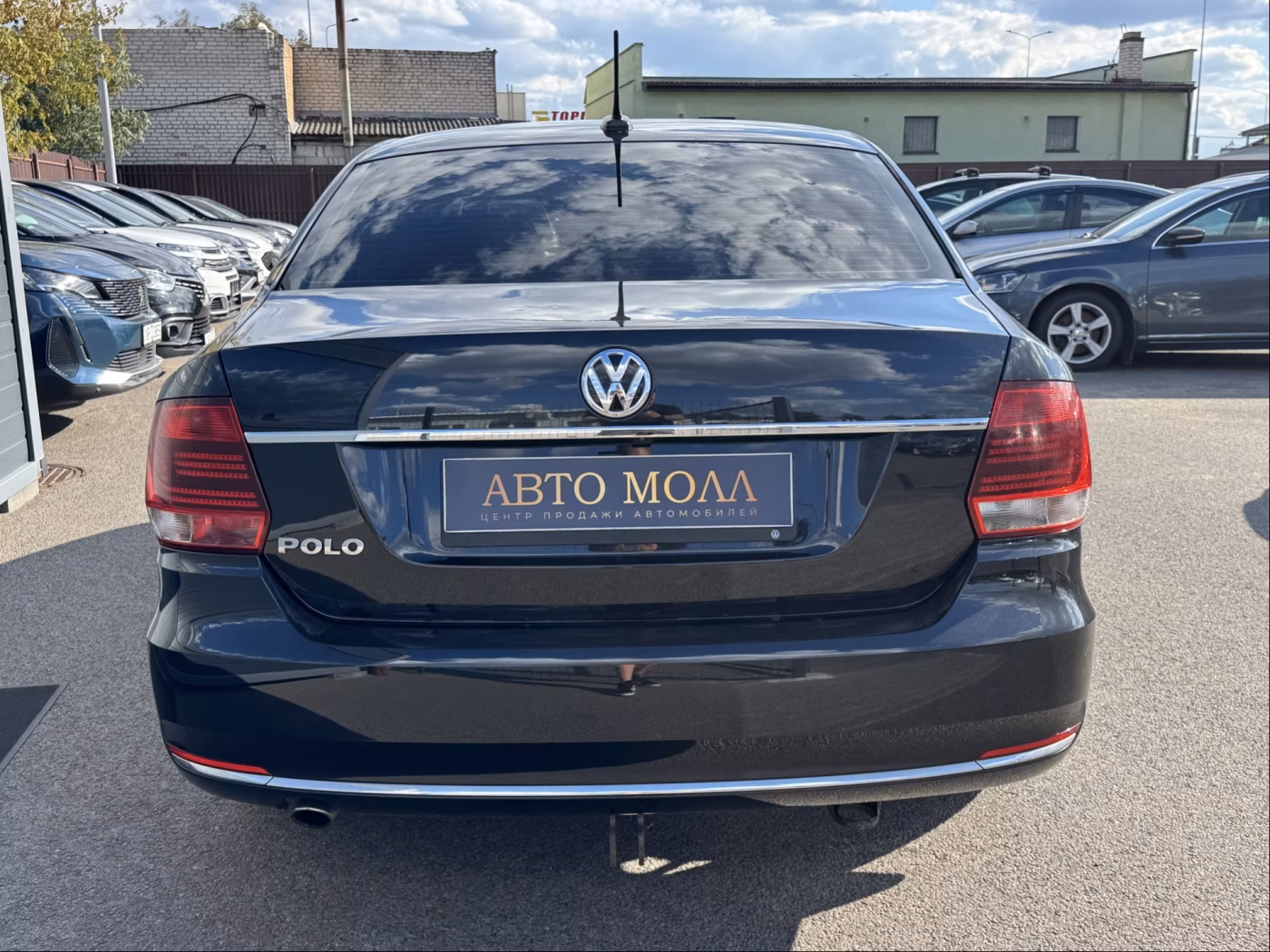 Volkswagen Polo Sedan фото 5