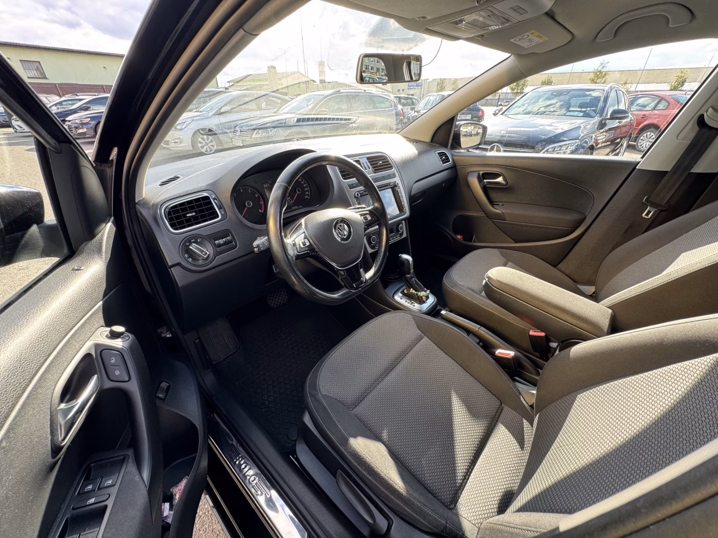 Volkswagen Polo Sedan фото 8