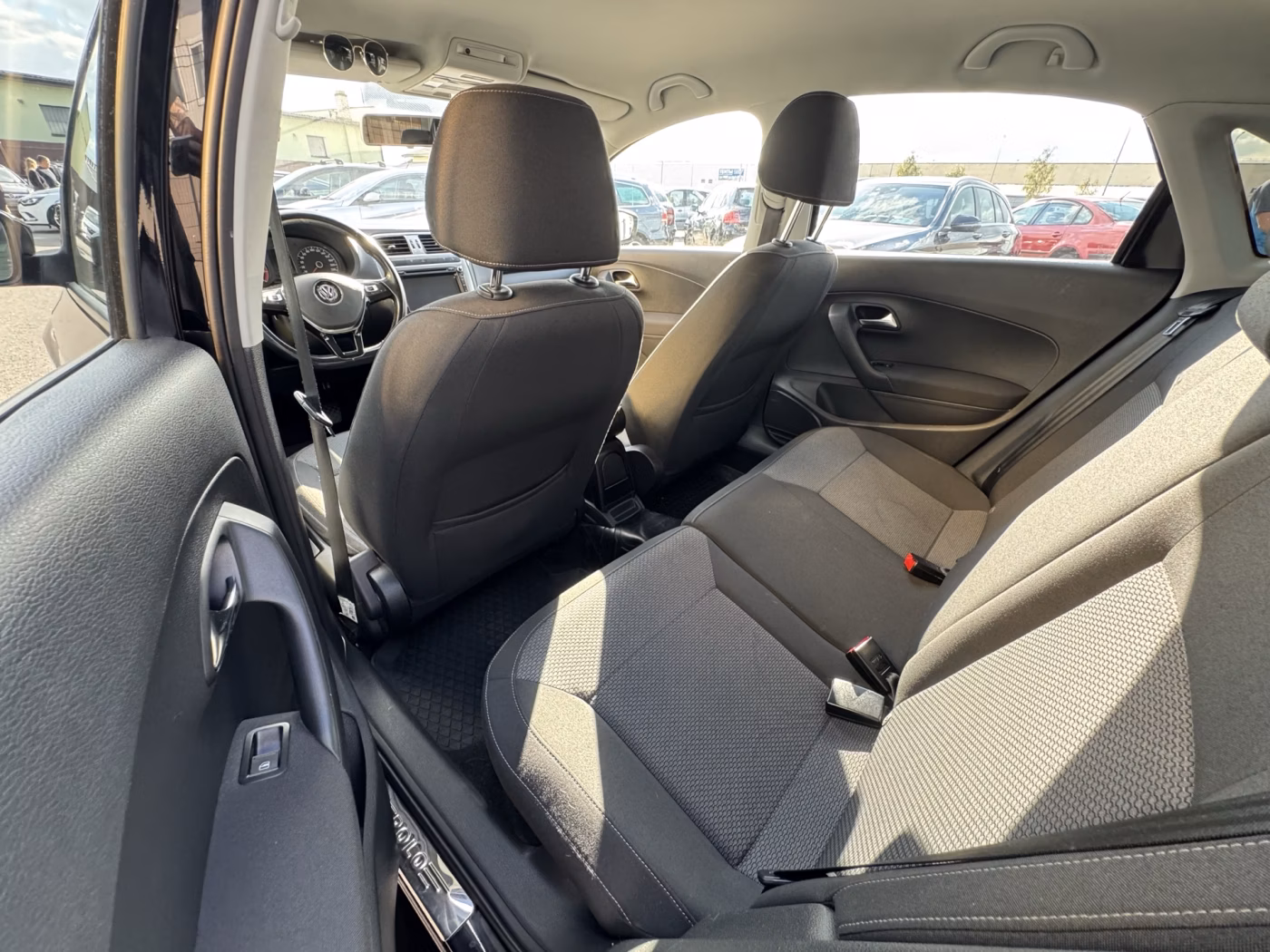 Volkswagen Polo Sedan фото 10
