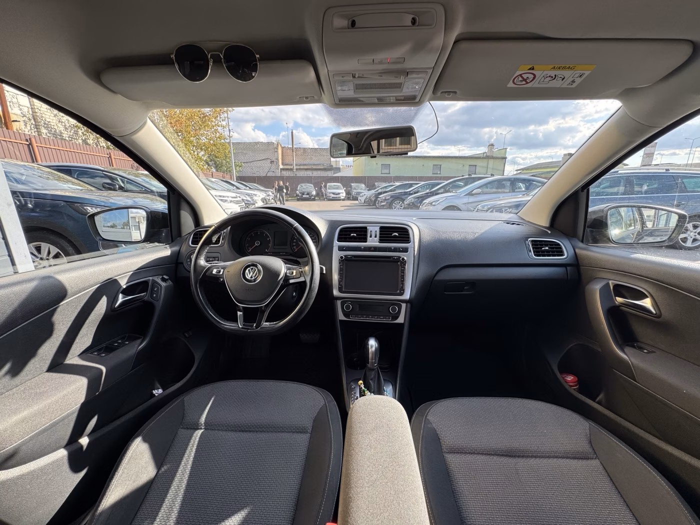 Volkswagen Polo Sedan фото 12