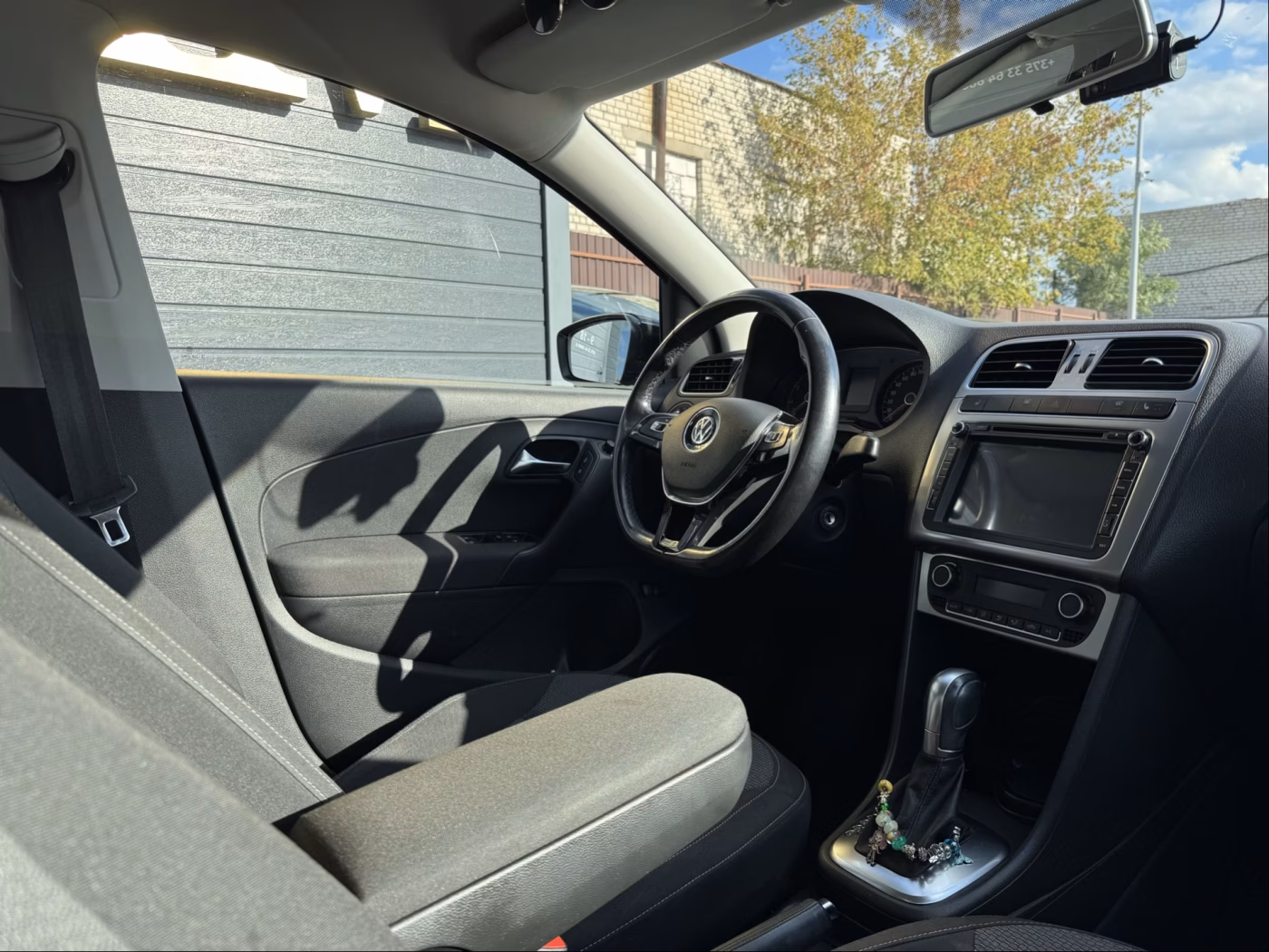 Volkswagen Polo Sedan фото 13