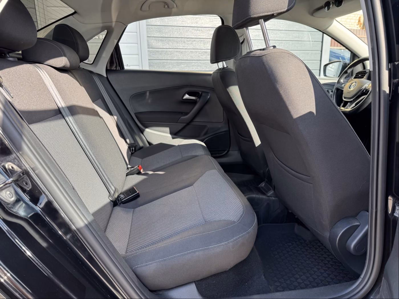 Volkswagen Polo Sedan фото 14