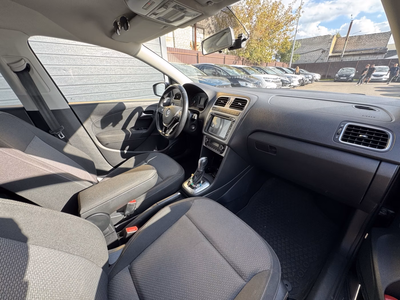 Volkswagen Polo Sedan фото 17