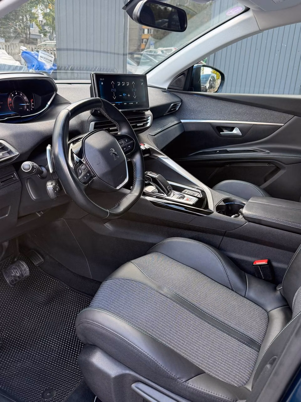 Peugeot 5008 фото 8