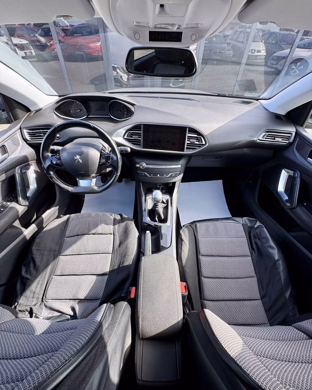 Peugeot 308 фото 8
